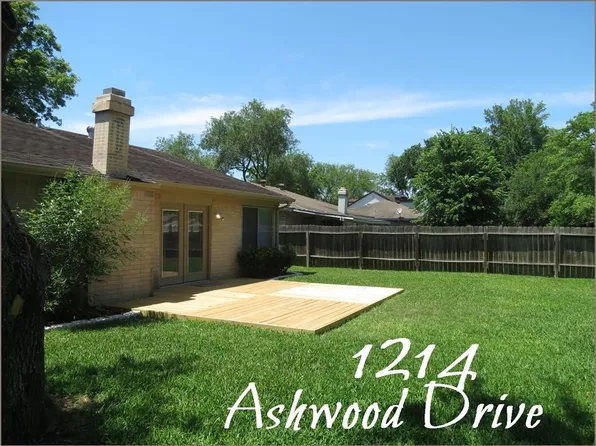 1214 Ashwood Dr, Sugar Land, TX 77498