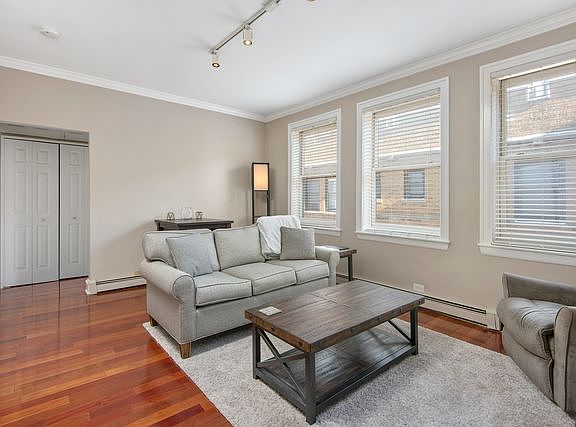 2nd image of 630 W Waveland Ave