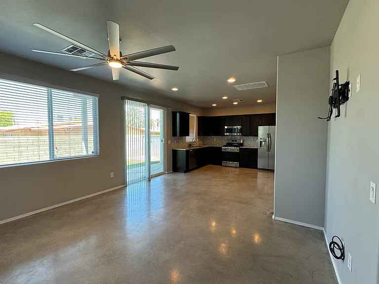 2803 N Fair Oaks Ave — Photo 12