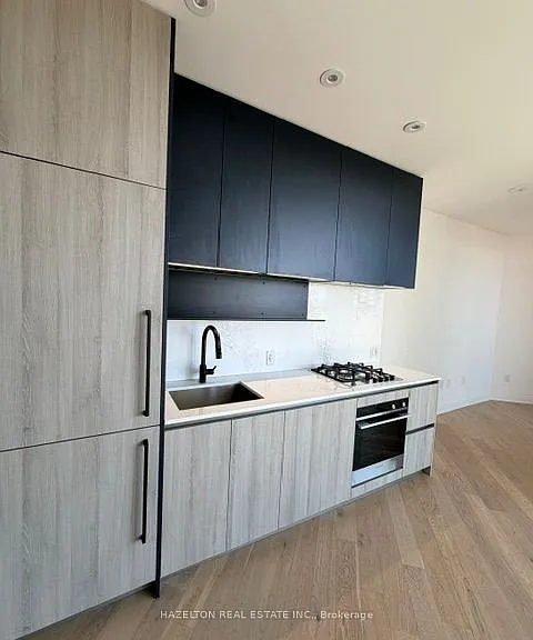 2625 Dundas St W #809 — Photo 3