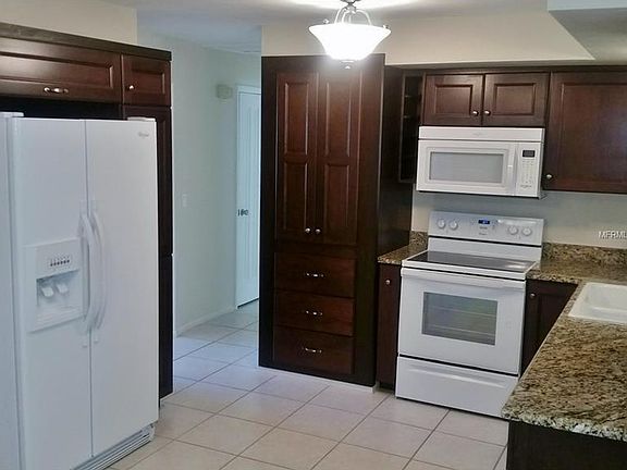 3rd image of 2241 Curtis Dr N