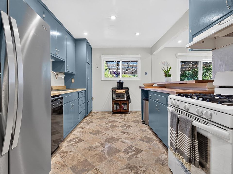 2nd image of 1102 Burbank Avenue