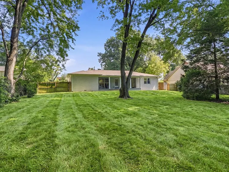 4665 Park Ave — Photo 26
