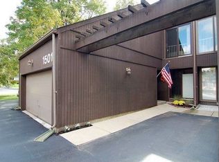 1501 Topp Ln APT B, Glenview, IL 60025