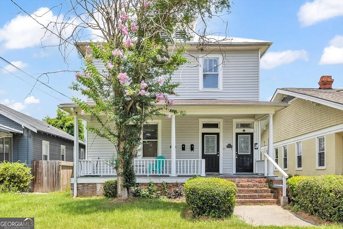3 bed, 2.0 bath, 1200 sqft, $1,300 — Photo 1
