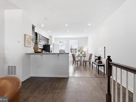 4th image of 517 View Point Way