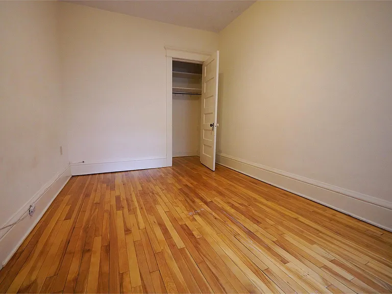 Oxford Street Apartments — Photo 7