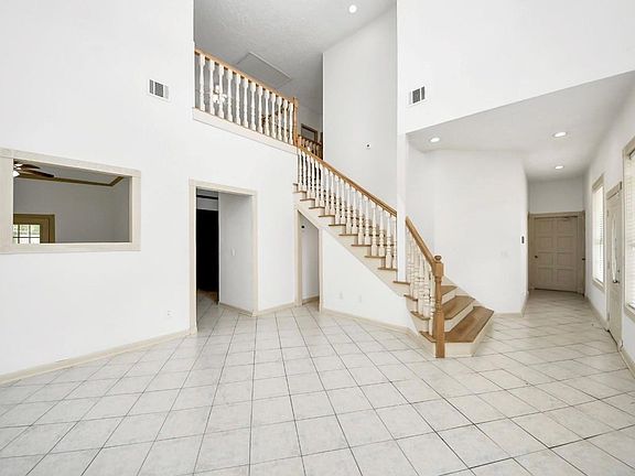 5th image of 10535 Emnora Ln