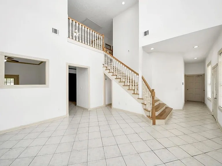 10535 Emnora Ln — Photo 5