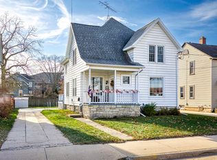 241 W 9th Ave, Oshkosh, WI 54902