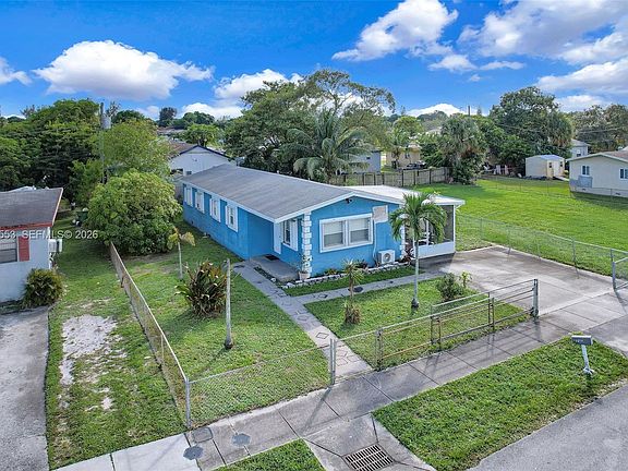 3rd image of 2760 NW 23rd St