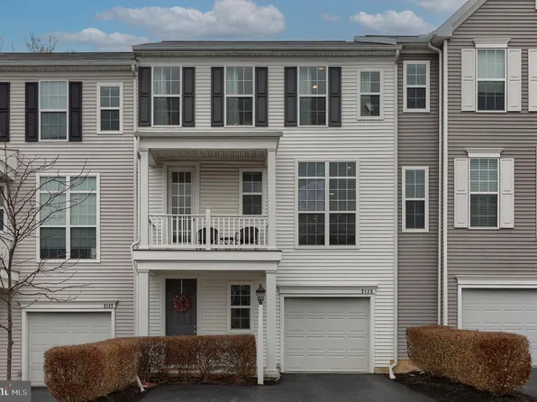 2135 Red Fox Dr, Hummelstown, PA 17036