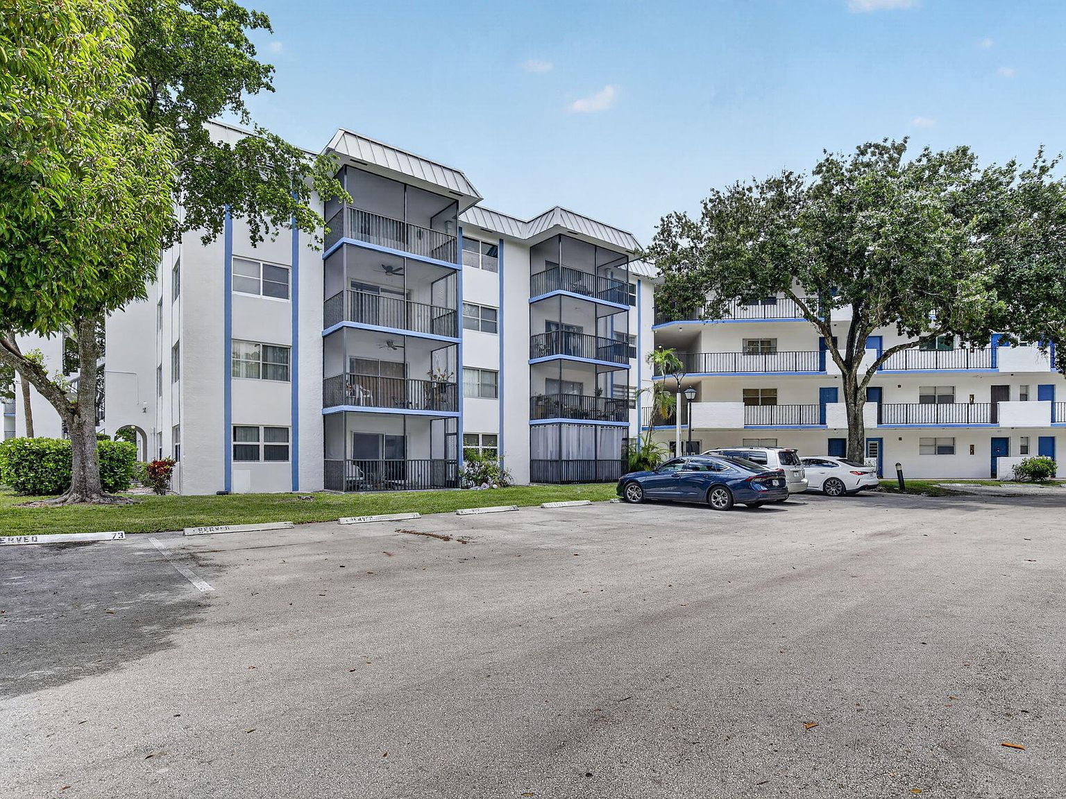 6001 N Falls Circle Drive #306 — Inverrary Country Club
