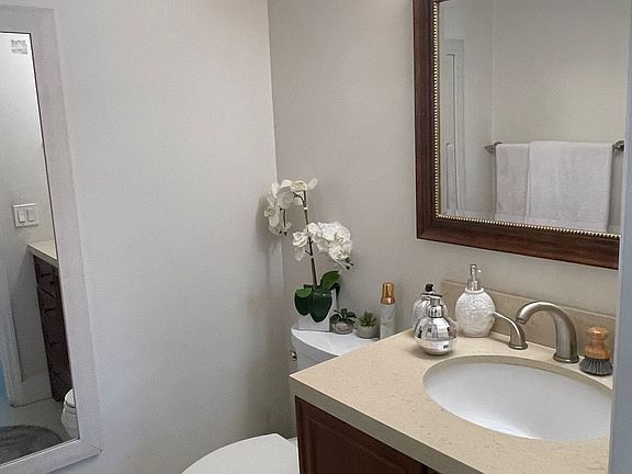 5th image of 2600 Collins Ave APT 211