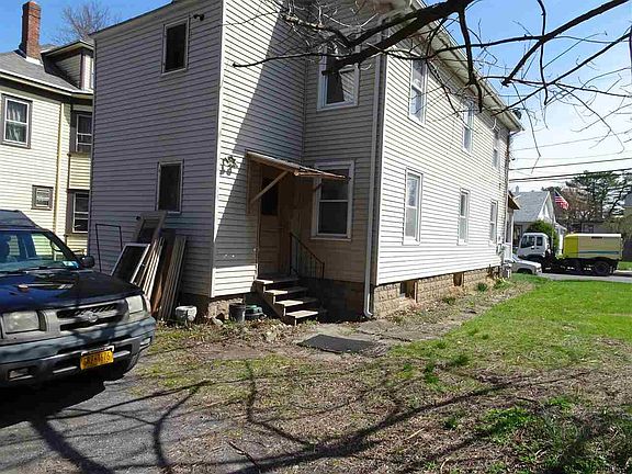 5th image of 172 Market St