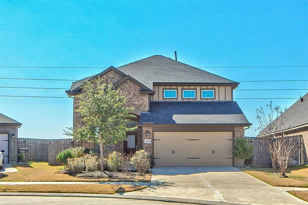 4 bed, 2.5 bath, 2402 sqft, $2,450 — Photo 1
