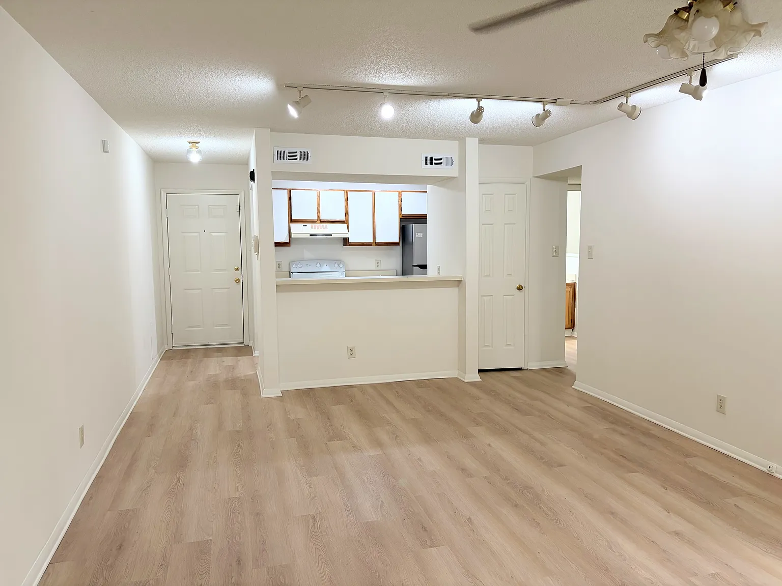 1 bed, $950 — Photo 3