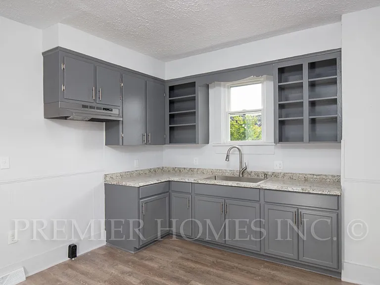 2327 6th St SW — Photo 6