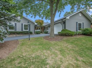 3 Old Hickory Rd, Rolling Meadows, IL 60008