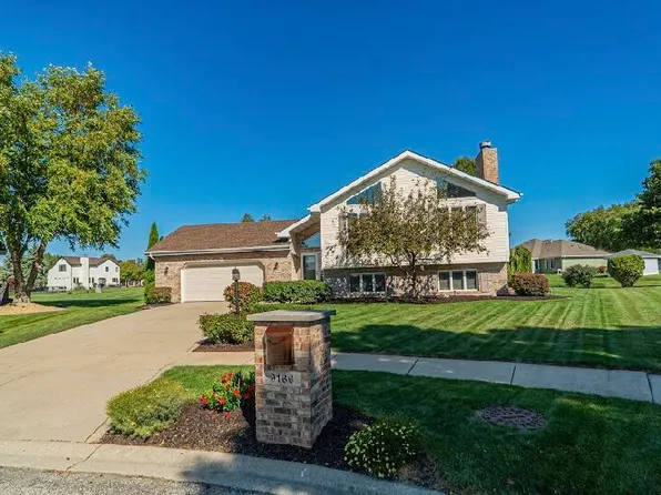9166 Maple Ct, Saint John, IN 46373