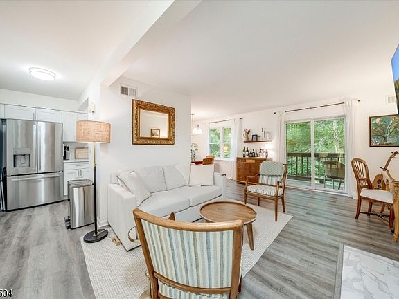 3rd image of 34 Loantaka Way APT K