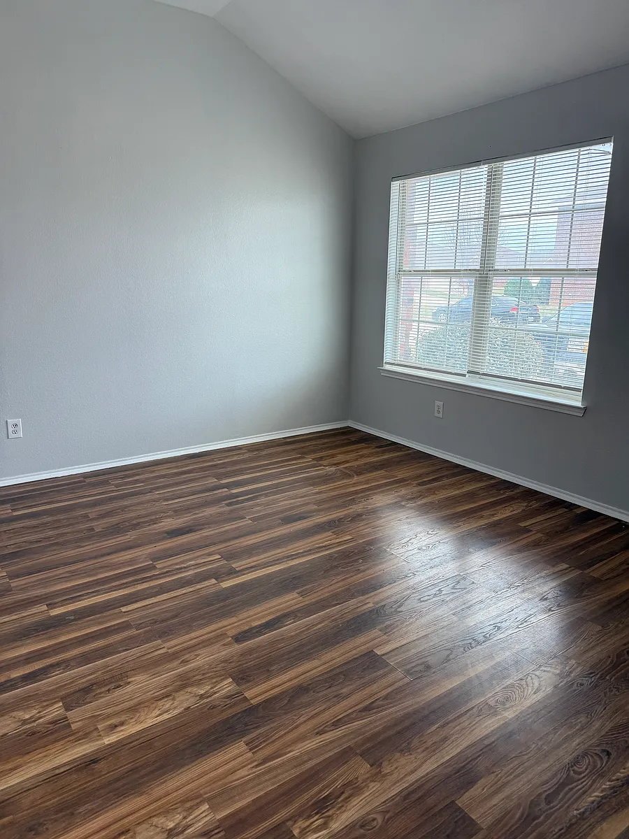 resiver - 537 Fairbrook Ln
