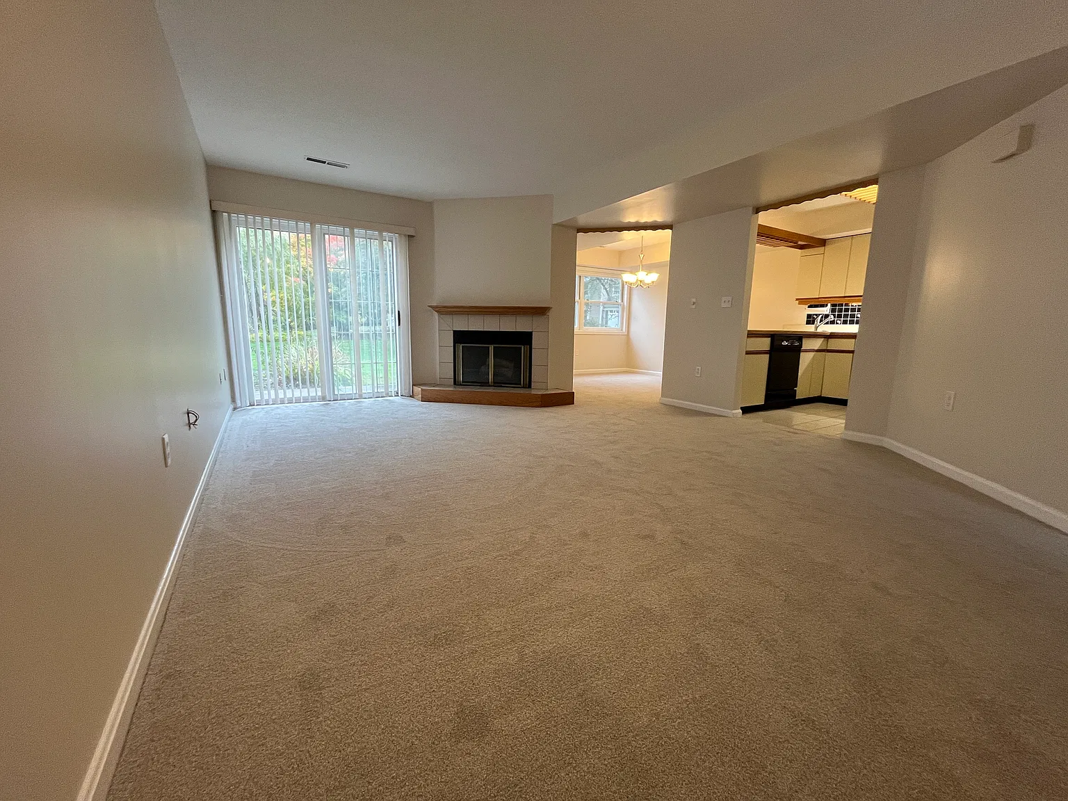 2 bed, 2.5 bath, 1577 sqft, $3,200 — Photo 4