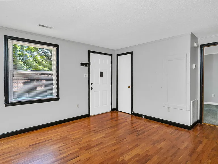 920 King St — Photo 6