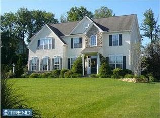 121 E Peters Ln, Aston, PA 19014