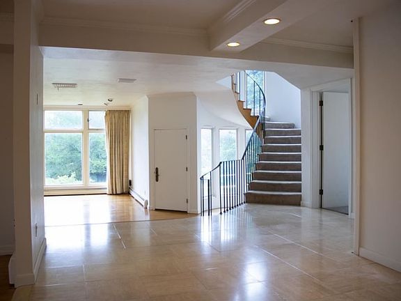 4th image of 60 Clifton Blvd