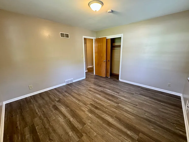 5007 S Fuller Ave — Photo 22