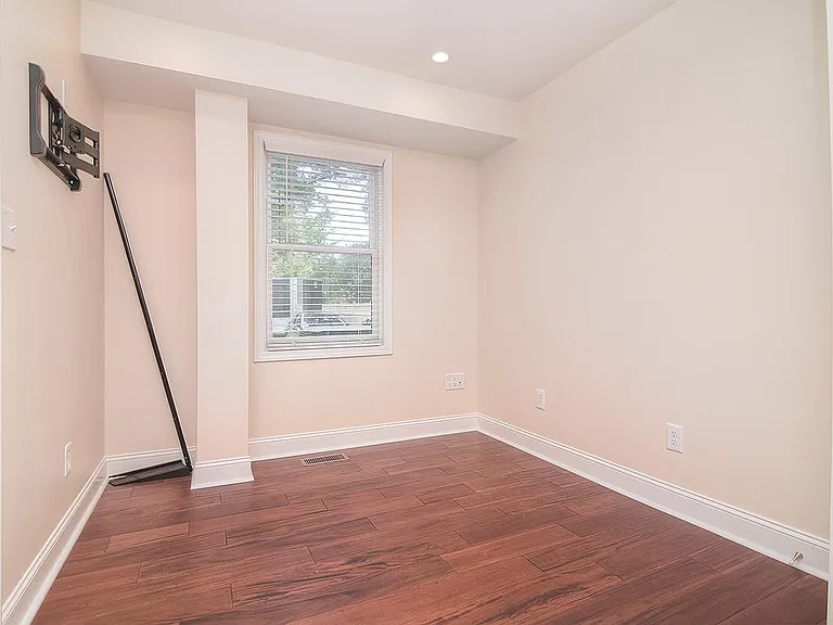 301 W Kingston Ave — Photo 30