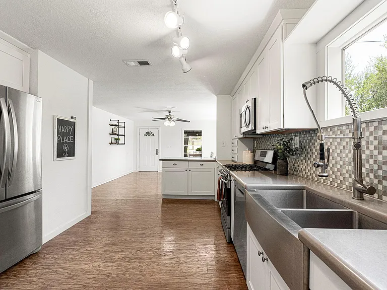2591 Spring Valley Dr — Photo 10