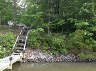 503 Doggett Ln, Mollusk, VA 22517