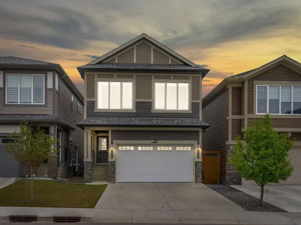 217 W Lucas Cres NW, Calgary, AB T3P 1M8