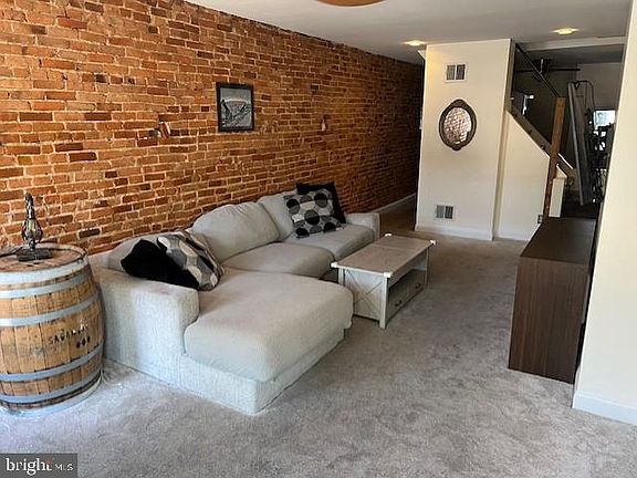 4th image of 802 E Fort Ave