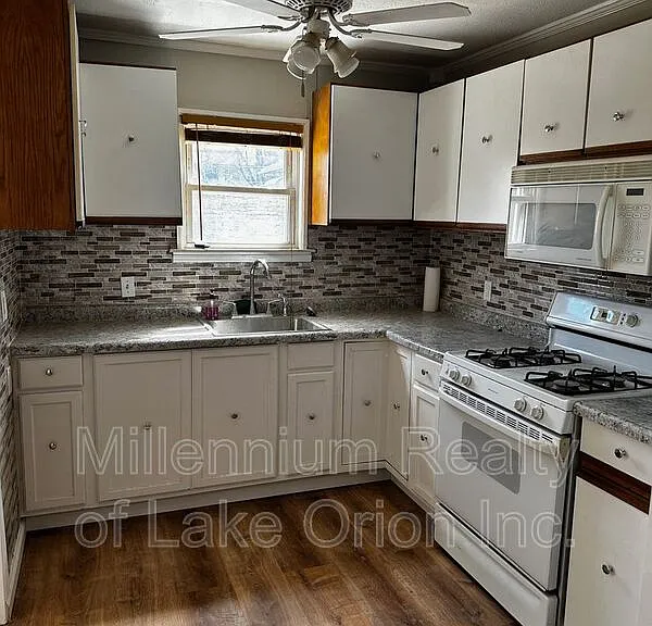 22622 Panama Ave — Photo 4
