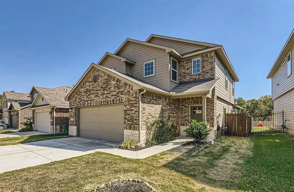 4 bed, 2.5 bath, 2162 sqft, $2,249 — Photo 2
