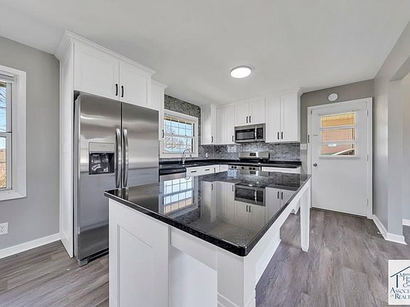 5th image of 200 Blue Ridge Ln