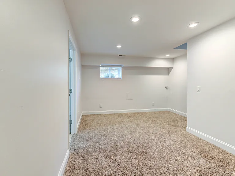 1033 Yale Ave — Photo 25