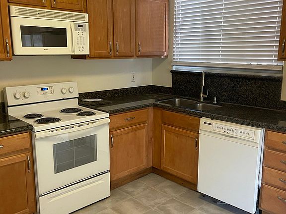 5th image of 48 Wakefield Ave #1