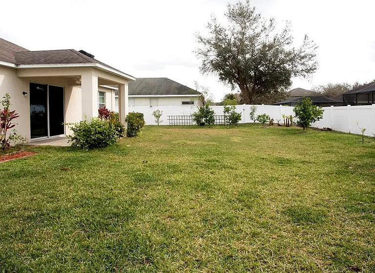 1319 Rowantree Dr — Photo 27