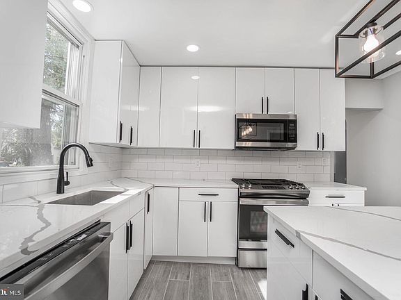 4th image of 3624 Rosemont Ave