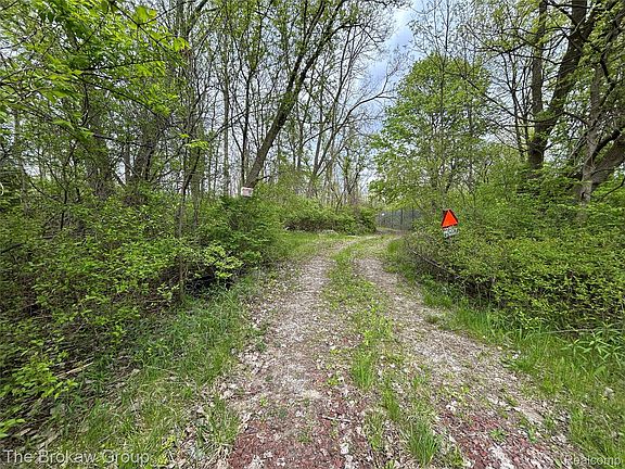 5th image of 6120 Kelly Rd