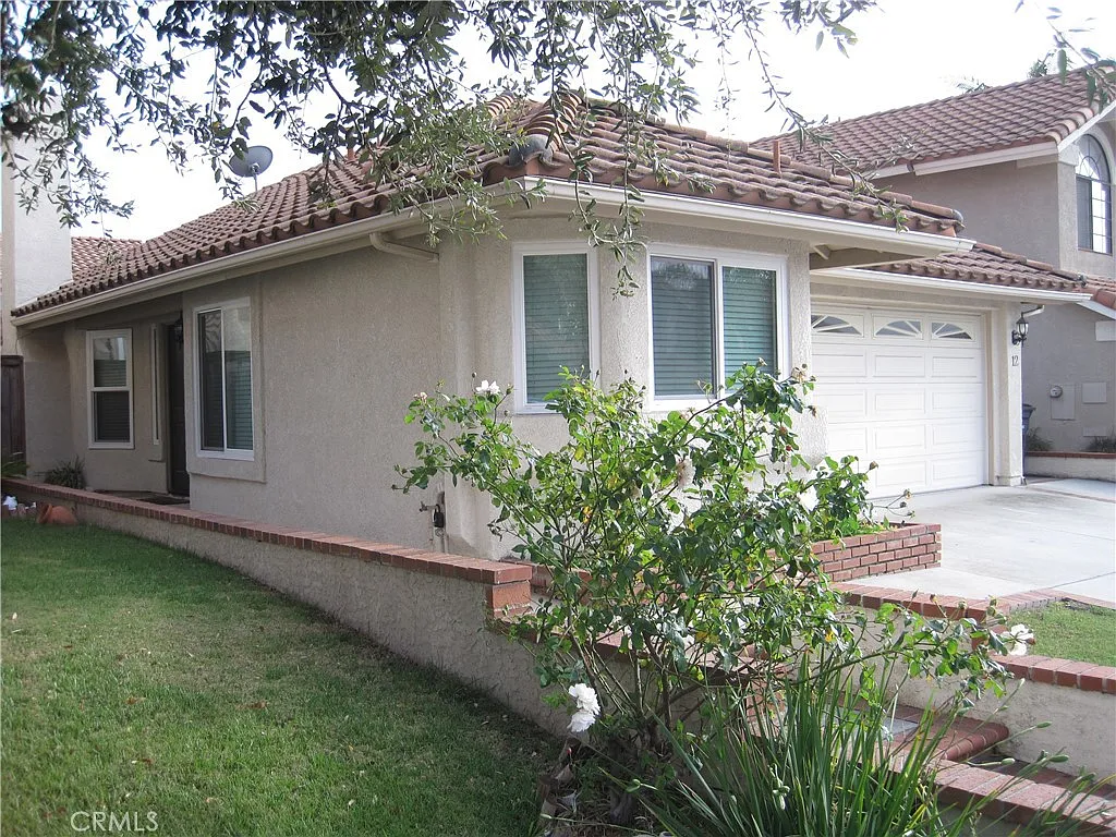 Building Photo - 12 Firethorn