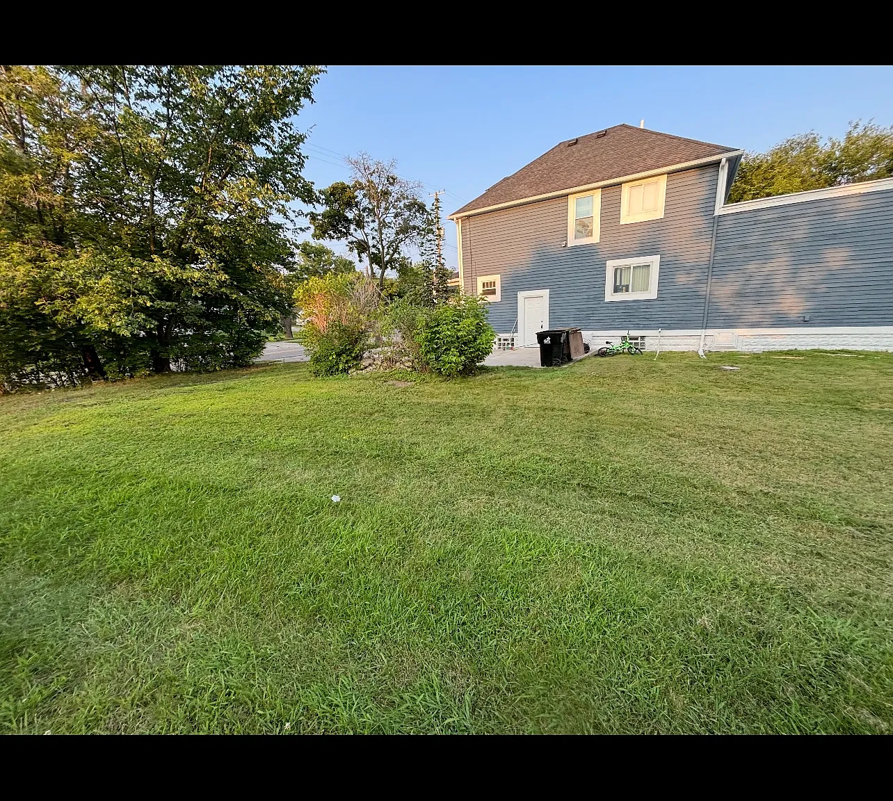134 E Howard St — Photo 2