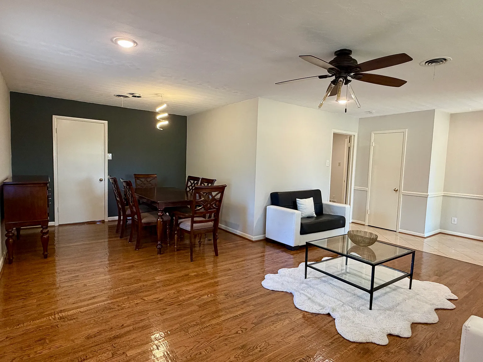 4 bed, 3.5 bath, 2600 sqft, $3,500 — Photo 4