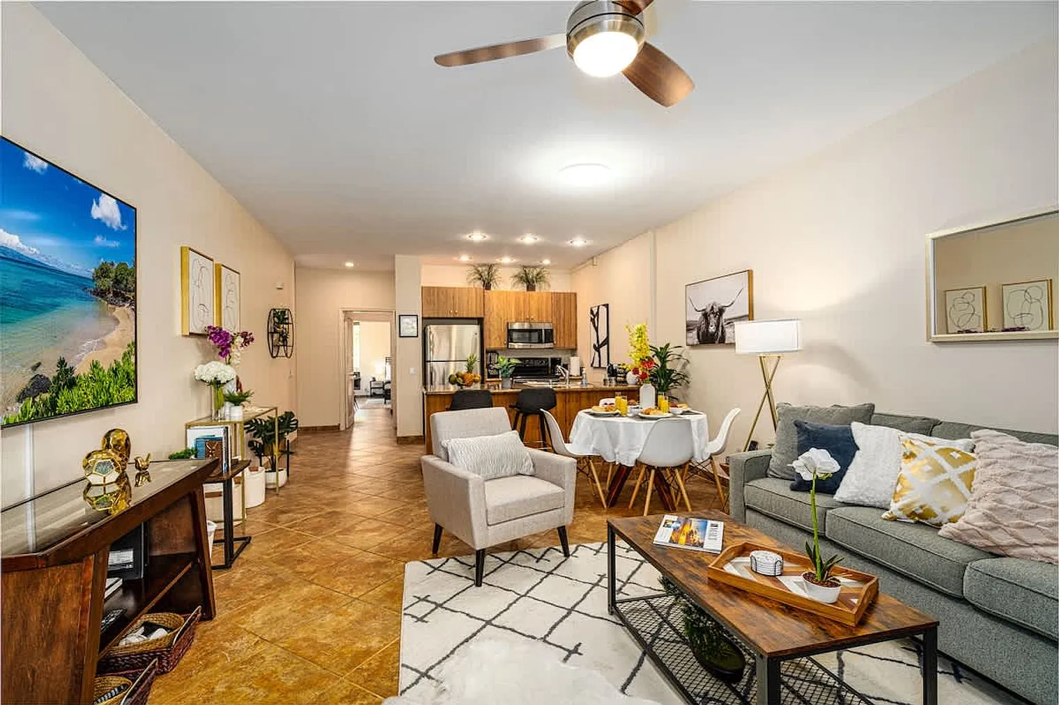 1 bed, 1.0 bath, 861 sqft, $11,993 — Photo 2