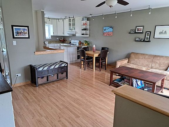 3rd image of 837 Appletree Ln