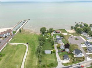 116 N Shawnee Dr, Port Clinton, OH 43452
